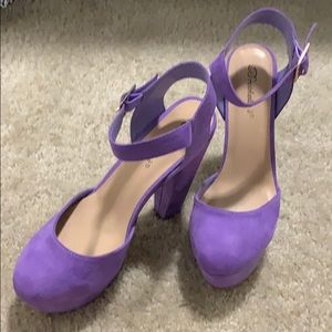 Purple pumps